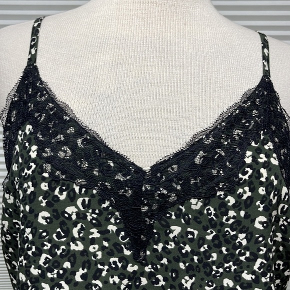 Evereve Sanctuary NWT Green Abstract Leopard Print Lace Trim Cami Size Medium - Picture 2 of 12